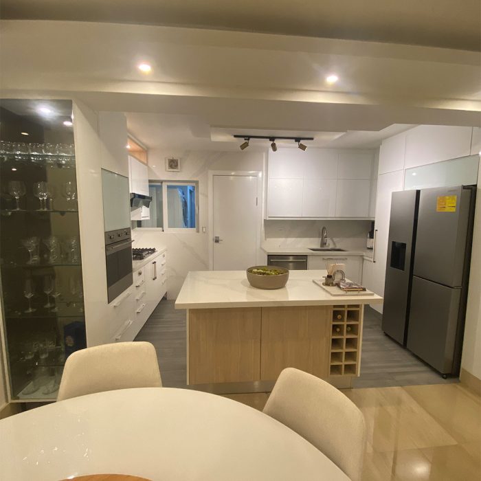 Cocina-modular-en-Melanina-Hidrofuga-Blanca-Brillo-(2)